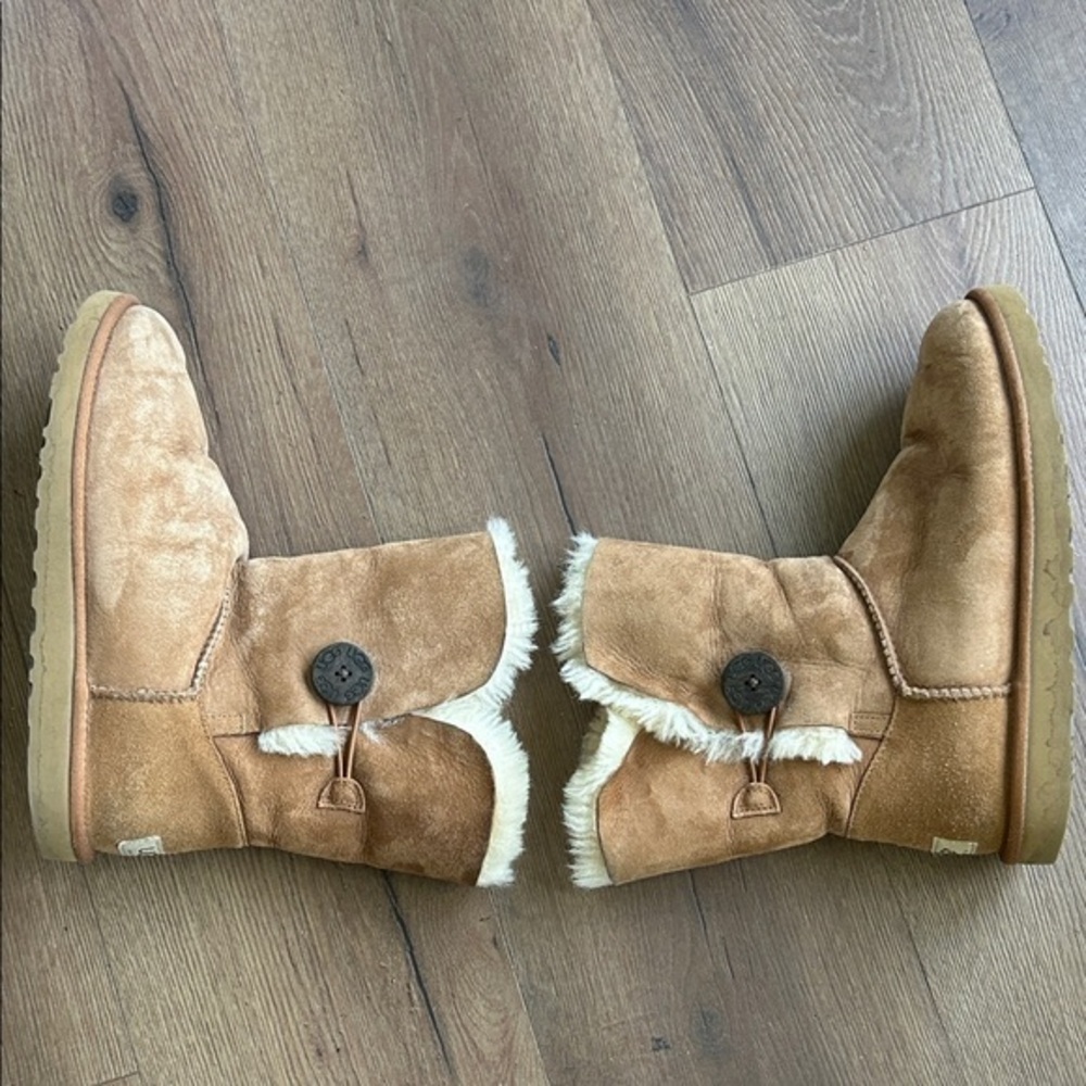 Ugg Boots Tan Suede Fur-Lined Boots ! Size 8